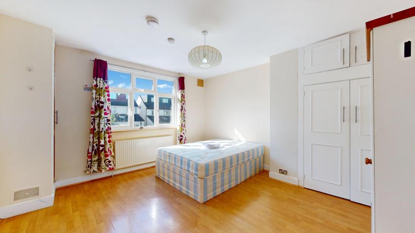 Stunning Sharers Apartment Fleetwood Road, Dollis Hill